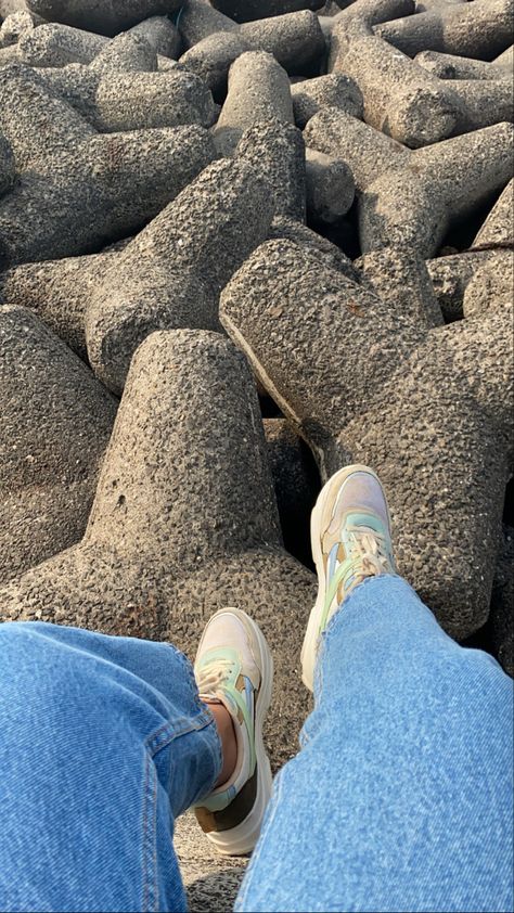 Bandstand Mumbai Snapchat, Mumbai Beach Snapchat, Mumbai Trip Outfit, Juhu Beach Mumbai Snapchat Story, Mumbai Asthetic Picture, Mumbai Girl Aesthetic, Marine Lines Mumbai Snap, Juhu Beach Mumbai Snapchat, Mumbai Snapchat Stories