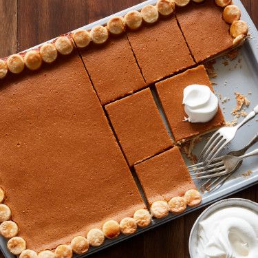 Pumpkin Pie in a Sheet Pan by Food Network Kitchen Measuring Flour, Dump Cakes, Fall Menu, Pan Recipe, Easy Pumpkin Pie, Pumpkin Desserts, Easy Meal Ideas, Desserts For A Crowd, Pumpkin Pie Recipes