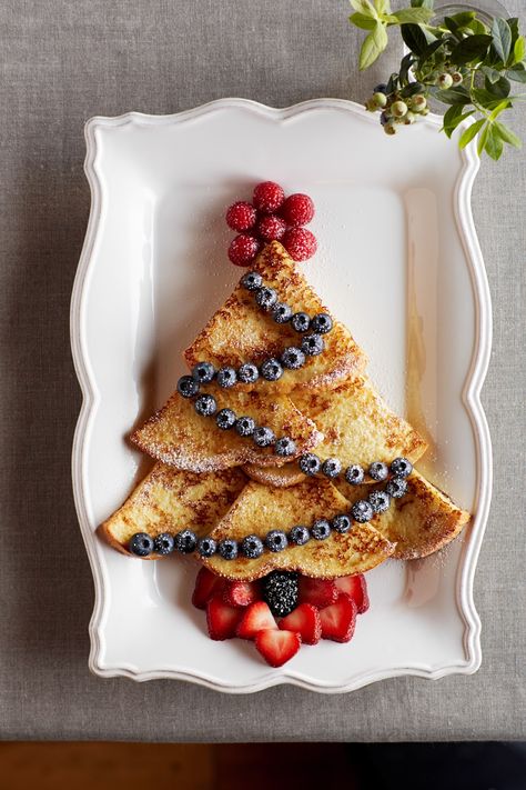 Toast Noel, Eggnog French Toast, Berries Recipes, Holiday Breakfast, Christmas Brunch, Christmas Food Desserts, Xmas Food, Christmas Breakfast, Christmas Snacks