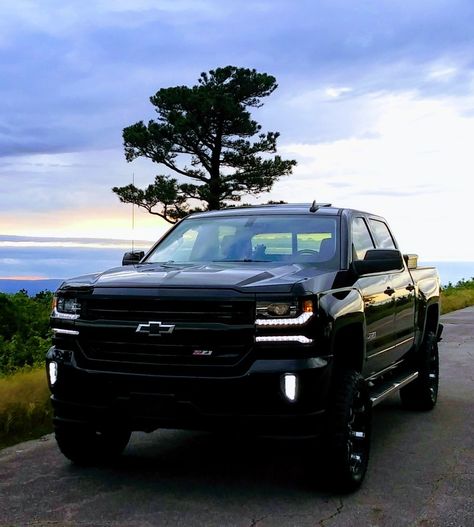 2018 Chevy Silverado 1500 With 7in. Rough Country knuckle lift  33 1250 20s Black Chevy Silverado, Lifted Silverado, Chevy Trucks Older, 2018 Chevy Silverado 1500, 2014 Chevrolet Silverado 1500, Single Cab Trucks, Trucks Chevy, Chevy Stepside, Chevy Trucks Silverado