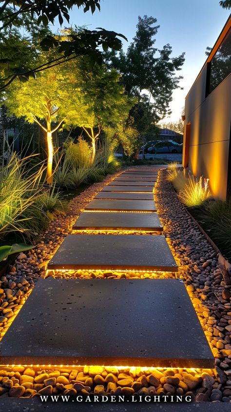 Home Exterior Backyard, Out Door Light, Outside Led Lighting Ideas, Led House Lighting, Out Door Lighting, Led Patio Lighting Ideas, Outdoor Garden Patio, Lighting In Garden, Led Lights Outside House