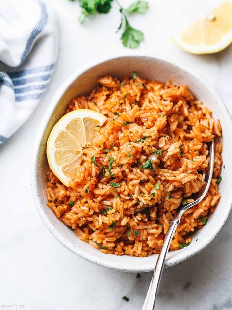 Tomato-Onion Fried Rice - #fried-rice #recipe #eatwell101 - Easy fried rice recipe with onion and tomato, and a nice kick of garlic. Better than take out and so easy to make! - #recipe by #eatwell101® Onion Fried, Cooking Fried Rice, Make Fried Rice, Easy Fried Rice, Rice Fried, Fried Rice Recipe Easy, Making Fried Rice, Salisbury Steak Recipes, Savory Rice