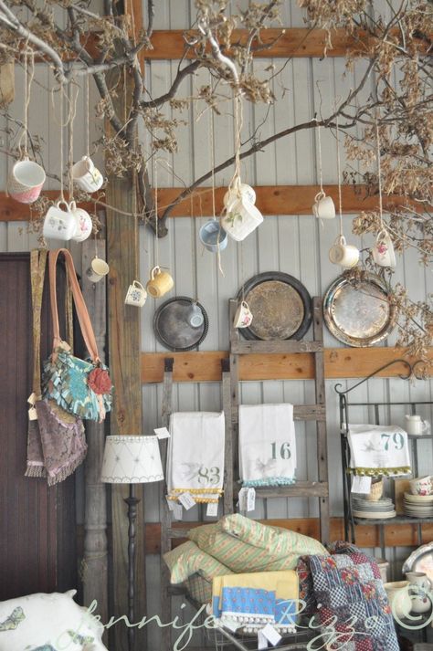 Seven secrets to merchandising,styling and display for a show or market... - Jennifer Rizzo Flowershop Ideas, Flea Market Booth, Cafe Window, Antique Booth Displays, Antique Booth Ideas, Market Displays, Craft Show Displays, Creative Display, Vintage Display