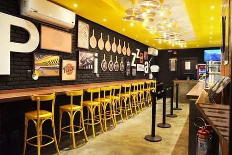 Fast Food Restaurant Interior Design Ideas That You Should Focus On - Bored Art Pizzeria Design, Small Restaurant Design, Small Restaurant, Pizza Bar, Pizza Design, Food Branding, Interior Vintage, Cafe Interior Design, Restaurant Branding