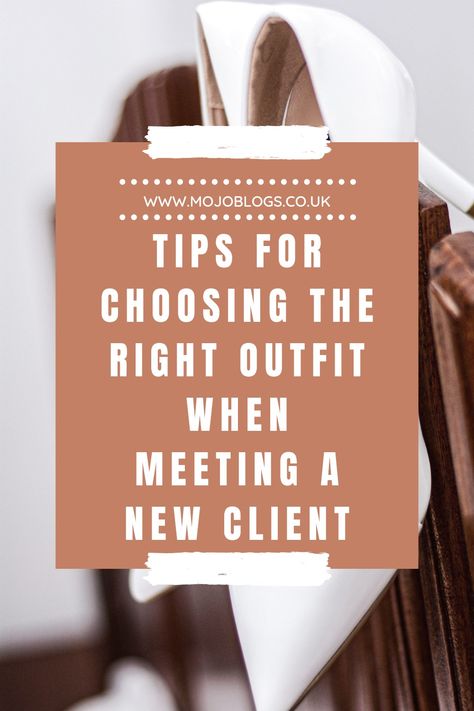 Creating the right impression is essential when meeting a client for the first time. And this starts with your choice of outfit. But in today’s world of modern fashion and style, digital marketing and social media, expectations are high and there’s a lot more to think about than just looking smart. This can especially be the case if you’re a freelancer and represent your own business. Here are some things to think about to ensure your outfit creates the right impression when you’re freelancing Client Meeting Outfit, Business Meeting Outfit, Client Meeting, Long Flowing Dresses, Meeting Outfit, Low Cut Top, Professional Outfits Women, Mirror Design, Dress Appropriately