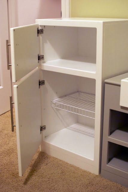 Play Fridge to go with her kitchen...would be a great bday present from Mama and Daddy Play Kitchen Refrigerator Diy, Diy Play Refrigerator, Ikea Play Kitchen Fridge Diy, Diy Play Fridge For Kids, Play Fridge Diy, Diy Play Fridge, Play Fridge, Sensory Playroom, Diy Kids Kitchen