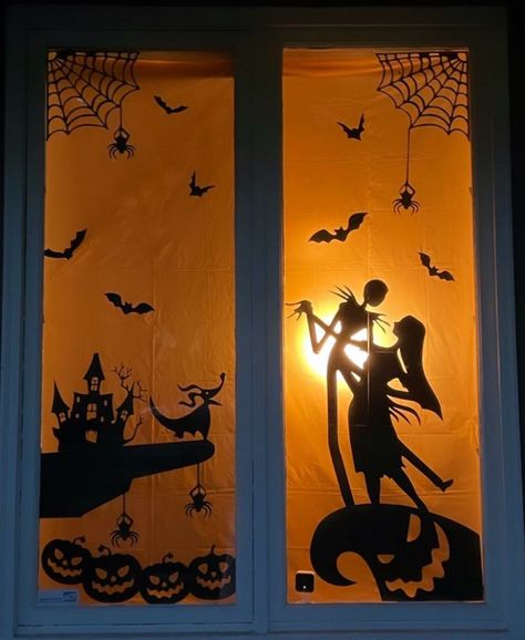 Diy Halloween Window, Porta Halloween, Halloween Window Silhouettes, Strašidelný Halloween, Halloween Classroom Decorations, Halloween Window Decorations, Nightmare Before Christmas Decorations, Casa Halloween, Homemade Halloween Decorations