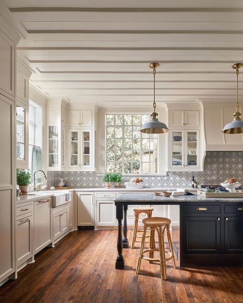 All Posts • Instagram Tori Rubinson Interiors, Italianate Kitchen, Summerhouse Kitchen, Tori Rubinson, Dream Kitchen Ideas, Lux Kitchen, Cottage Architecture, Tudor Kitchen, Dreamy Kitchens