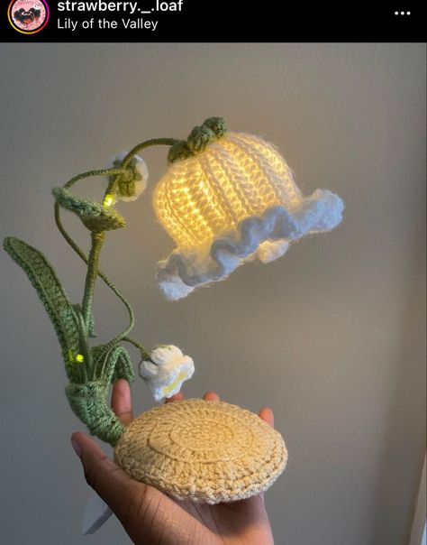 Crochet Flower Lamp, Crochet Inspiration Ideas, Crochet Lamp, Crochet Fairy, Crochet Bouquet, Pola Amigurumi, Flower Lamp, Crochet Bedspread, Crochet Plant