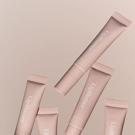 Kylie on Instagram: "my new lip butter just dropped in a yummy vanilla caramel flavor and the results are in! this silky formula provides moisture for up to 24 hours!!! It has skincare ingredients like shea butter, jojoba seed oil, and cloudberry seed oil. our new lip butter is formulated with a moisture barrier complex that protects your lip barrier and improves dry and chapped lips. available now on kylieskin.com @kylieskin" Kylie Skin, Vanilla Caramel, Kylie Lips, Lip Butter, Caramel Flavoring, Dry Lips, Skincare Ingredients, Kylie Cosmetics, Seed Oil