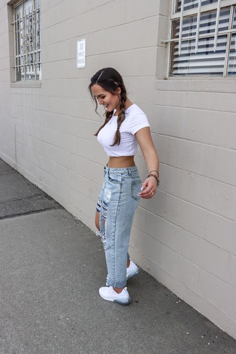 The cutest and most simple trendy outfit that looks great on anyone#Nike #insta #nikewomen #fashionyoutuber #urbanoutfit #nikeairmax #trendy #prettylittlething #easyoutfit #trendyoutfits #losangelesfashion #OOTD #maleyanichole #nikeairmax270 #fashionblog #fashionblogger #fashionbloger Air Max 270 Outfit Women Jeans, Airmax 270 Women Outfit Jeans, Outfits To Wear With 270s, White 270 Nike Outfits, Outfits With Air Max 270, Outfits With Nike Air Max 270, Nike 270 Outfit, 270s Outfit, Nike Air Max 270 Women Outfit