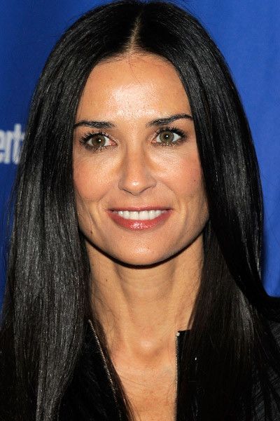 Demi's long, straight locks, my Baby Girl name is Demi !! Celebrities With Black Hair, Demi Moore Hair, Black Hair Celebrities, Hair Levels, 40s Hairstyles, Celebrity Hair Colors, Mens Hairstyles Medium, Hair Photography, Short Hairdos