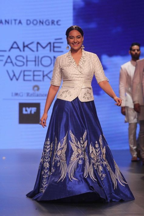 Lakme Fashion Week Spring/Summer Resort 2016 highlights! Read More » Bridallehenga Bridal, Partywear Outfits, Quality Outfits, Long Skirt And Top, Long Blouse Designs, Salwar Kamiz, Red Lehenga, Indian Gowns Dresses, Sonakshi Sinha