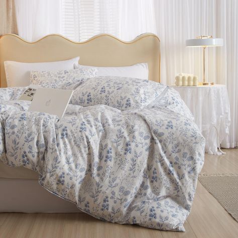 PRICES MAY VARY. Aesthetic Floral Pattern Comforter Set: Garden style boho floral white comforter set with chic blue botanical flowers leaves print pattern, easily coordinates with various home decors especially perfect for cottage core decor style, add aesthetic and nice sophistication to any bedroom or guest room. The vibrant floral pattern comforter set brings an elegant touch and a botanical vibe to your sleeping space. Lightweight Soft Floral Comforter Set: This vintage blue floral comforte Blue Floral Comforter, Duvet Covers Blue, London Room, Full Size Comforter Sets, Full Size Comforter, Barn Loft, King Size Comforter Sets, Floral Comforter Sets, Floral Bedding Sets