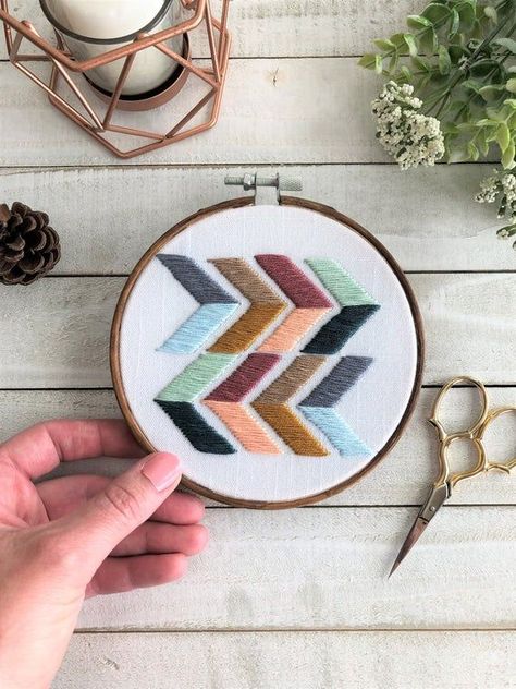 Green Gold Decor, Boho Modern Art, Embroidery Stitches Flowers, Embroidery Stitches Beginner, Embroidery Hoop Crafts, Mini Easel, Embroidery Hoop Wall Art, Embroidery Wall, Embroidery Wall Art