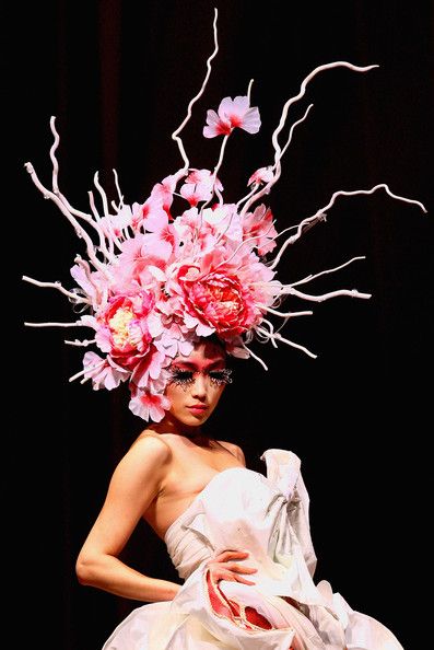 Pink blossoms Drag Aesthetic, China Fashion Week, Floral Headdress, Guo Pei, Woman With Flowers, Parent Teacher, Crazy Hats, Peinados Recogidos, Floral Hat