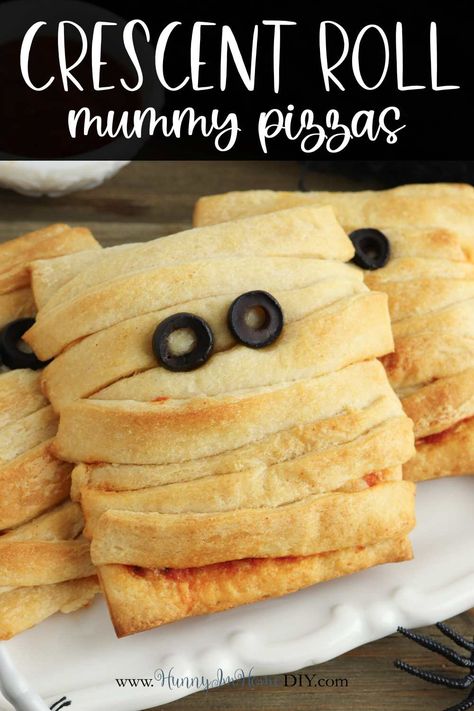 Mummy Pizza Crescent Rolls, Halloween Pizza Crescent Rolls, Halloween Pizza Rolls, Last Minute Halloween Party Food, Crescent Roll Halloween Recipes, Halloween Croissants, Halloween Sliders Sandwiches, Mummy Calzone, Halloween Finger Foods Appetizers