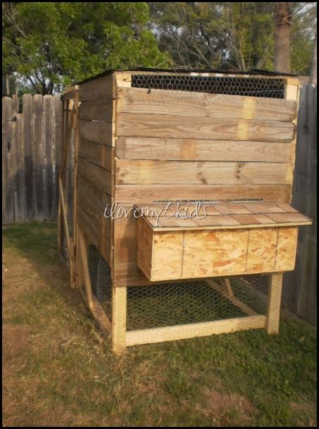 ilovemy5kids: Our DIY CHICKEN COOP made out of an old fence! Plus the chicks have arrived! Chicken Coop Accessories, Coop Accessories, Diy Chicken Coop Plans, Coops Diy, Coop Design, Fence Boards, Chicken Houses, Chicken Coop Designs, Chicken Coop Ideas