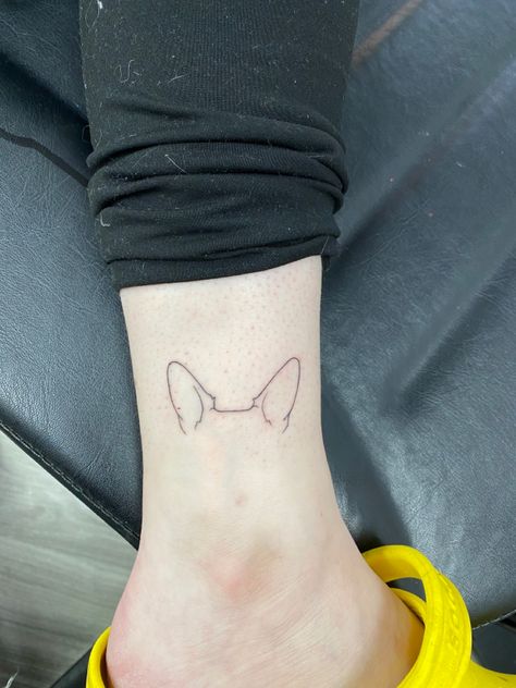 #dog #dogear #linetattoo #tattoo #blacktattoo #delicatetattoo #corgitattoo #corgi #smalltattoo #girltattoo #girlytattoo #art #aesthetic #outlinetattoo #ink #inktattoo Minimal Corgi Tattoo, Corgi Ear Tattoo, Corgi Tatoos, Small Corgi Tattoo, Corgi Ear Outline Tattoo, Corgi Line Tattoo, Simple Corgi Tattoo, Corgi Outline Tattoo, Basenji Tattoo