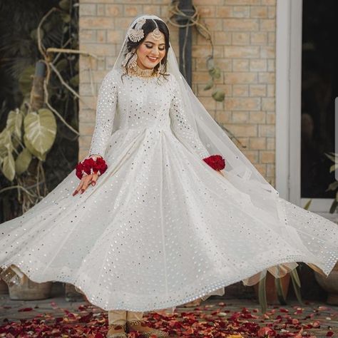 Nikkah Dress For Bride, Modern Nikkah, White Nikkah Dress, Red Bridal Lehenga Pakistani, Nikkah Outfit, Nikah Dress, Groom Photography, Nikkah Dress, Velvet Dress Designs