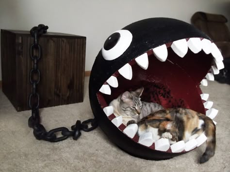 I Made A Bed For My Cat Inspired By Super Mario’s Chain Chomp Monster | Bored Panda Unique Cat Bed, Geek Home Decor, Katt Grejer, Kat Diy, Diy Pet Bed, Video Game Rooms, Geek Decor, Ideal Toys, Owning A Cat