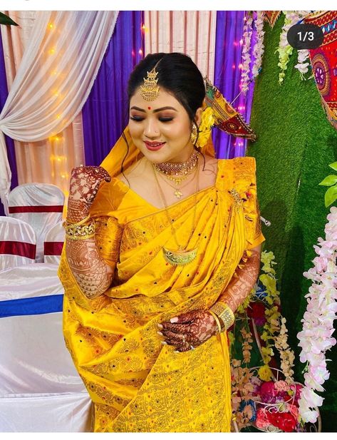 Sador Mekhela, Royal Saree, Mekhela Sador, Mekhela Chador, Makup Looks, Big Banana, Indian Bride Outfits, Bengali Bride, Black And White Art Drawing