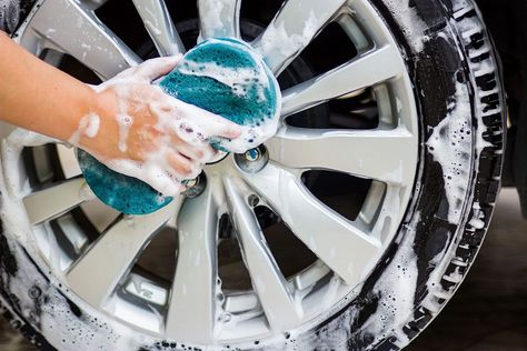 Tires Diy, Clean Car Tires, Car Wash Soap, Clean Tires, Inside Car, Clean Car, Clean Your Car, Car Paint, Wash Brush