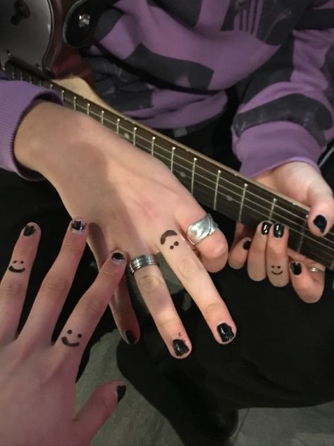 Black Nail Polish Aesthetic Grunge, Nail Polish Aesthetic Grunge, Black Nail Polish Aesthetic, Men With Nail Polish, Chipped Nail Polish Aesthetic, Black Nail Polish Men, Mens Nail Polish, Short Nails For Guitar Players, Tokio Hotel Nails