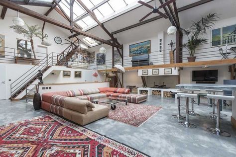 Warehouse Home Converted, Warehouse Conversion Home, Paris Loft, Warehouse Living, Converted Warehouse, Warehouse Conversion, Warehouse Home, Industrial Home Design, Dream Studio