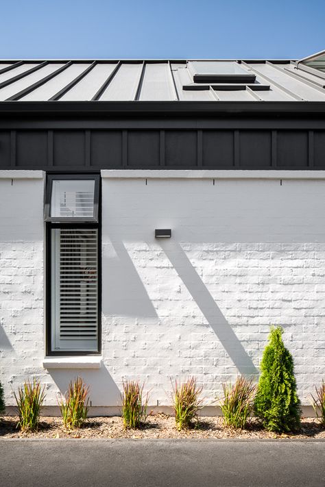 White bagged brick cladding ground the house to the site and seeks to reference the traditional front boundary entry wall whilst providing a simple textural element to the dwelling. The board and batten cladding frames the roof cover and adds a simple stylish rhythm to the upper form with the glazed gable end. Carefully placed curved windows add a silhouette of the curved references and add interest to the main living and rear entry. White Bagged Brick Exterior, White Gable House, Bagging Brick Exterior, White Wash Brick House Exterior, White Cladding Exterior, Bagged Brick Exterior, White Brick Facade, White Brick House Exterior, Bagged Brick