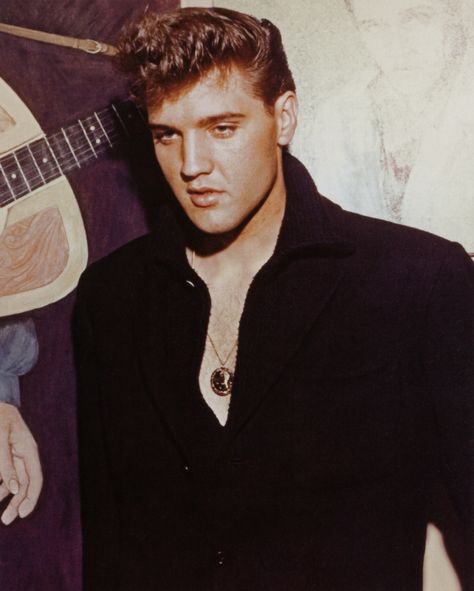 Elvis 1960 Elvis 1960, Young Elvis Presley, If I Can Dream, Elvis Presley Family, Young Elvis, Beatles Photos, Elvis Presley Photos, Lisa Marie Presley, Most Handsome Men