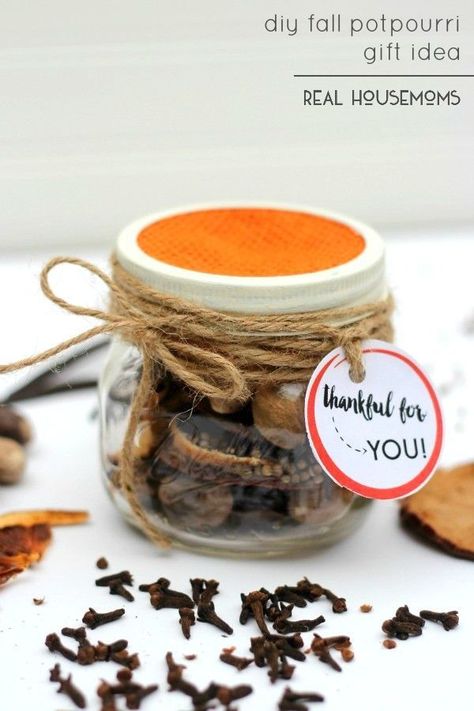 Diy Fall Potpourri, Potpourri Diy, Fall Potpourri, Cooking Charts, Holiday Smells, Wax Melts Recipes, Fall Party Favors, Homemade Potpourri, Potpourri Gift