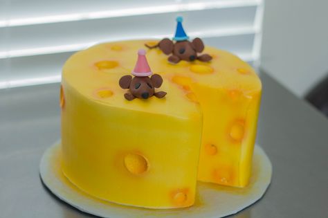 https://flic.kr/p/CqhdE9 | Party Mouse Cheese Cake | Cake is iced in buttercream frosting and airbrushed yellow.  The mice are fondant. Mouse Cake Ideas, Toddler Cake, Decorative Cupcakes, Mario Birthday Cake, Heinz Tomato Ketchup, Cheese Party, Animal Cakes, Mouse Cake, Yellow Cake