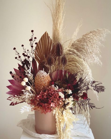 Flower Arrangements Home, Plants Display, Fall Floral Centerpieces, Boho Photoshoot, Country Western Wedding, Valentine Bouquet, Fall Flower Arrangements, Everlasting Flowers, Fall Flower