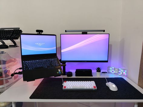 Simple Setup Ideas, Ikea Malm Desk Setup, Desk Setup Monitor And Laptop, Pc And Laptop Setup, Laptop With Monitor Setup, Laptop Setup Gaming, Laptop Desk Setup Aesthetic, Desk Laptop Setup, Laptop Monitor Desk Setup