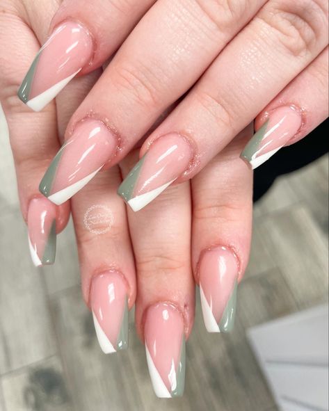 Triangle French Tip Nails Two Colors, French Tip Two Colors, French Nails Triangle, Triangle French Tip Nails, Nail Two Colors, Black White Nails, Spring Break Nails, Classy Acrylic, Nail Techniques