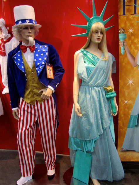 Fourth Of July Costume Ideas, America Themed Party Outfit, Around The World Theme Party Costume, Usa Costume Ideas, Fourth Of July Costume, Lady Liberty Costume, New York Costume, America Themed Party, Statue Of Liberty Costume