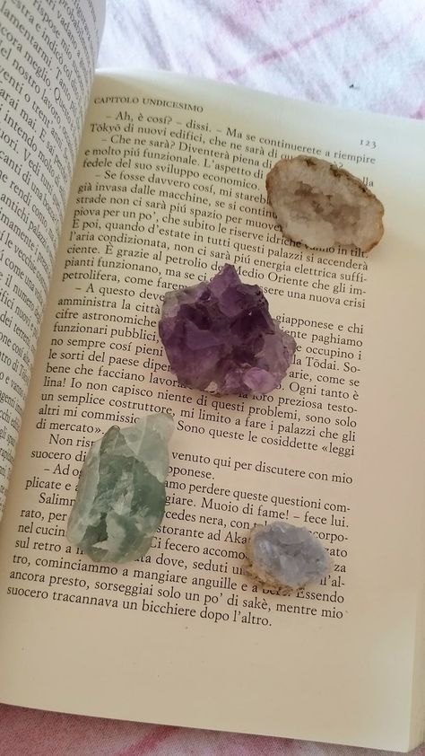 #crystal #crystals #crystalsaesthetic #aesthetic #book Crystal Girl Aesthetic Outfits, Crystal Girl Aesthetic, Crystal Photoshoot, Soul Aura, Crystal Girl, Nepo Baby, Earthy Vibes, Starry Eyes, Pinterest Contest