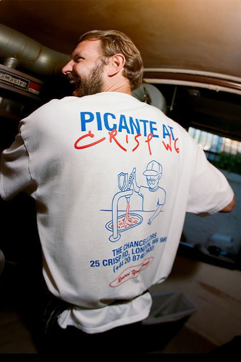 PICANTE x Crisp W6 Pizza Collaboration | Hypebeast Pizza Uniform, T Shirt Design Restaurant, Restaurant T Shirt Design, Pizza Restaurant Design, Classic Screen Print T-shirt For Streetwear, Restaurant Merchandise, Vintage Cotton T-shirt With Branding, Restaurant Merch, Pizza Tee