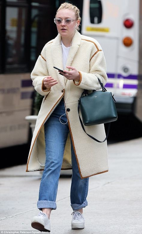 Dakota Fanning Street Style, Dakota Fanning Style, Superga Platform Sneakers, Superga Platform, Cube Bag, Madewell Jacket, Cozy Coats, Dakota Fanning, January 23