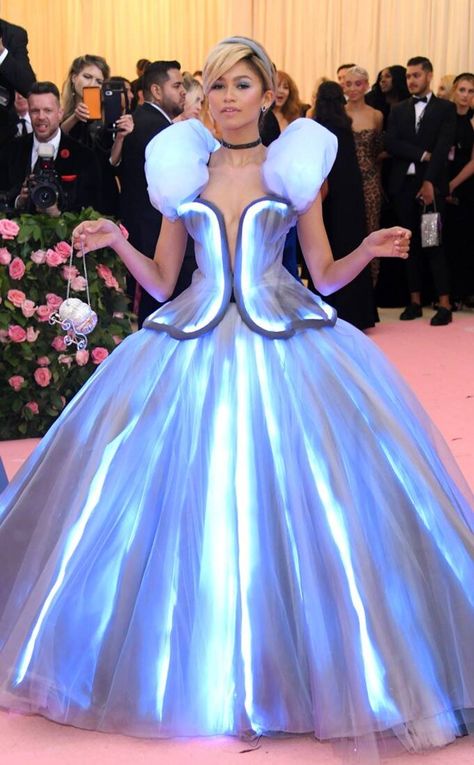 Zendaya from 2019 Met Gala Red Carpet Fashion | E! Online Zendaya Met Gala, Best Met Gala Looks, Mode Zendaya, Estilo Zendaya, Gala Outfits, Gala Looks, Nice Clothing, Met Gala Outfits, Met Gala Dresses