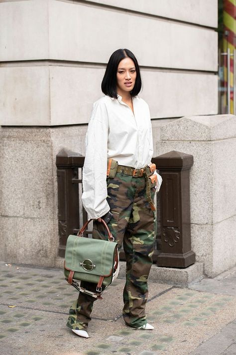 Outerwear Trends, Cargo Pants Outfit, Camo Fashion, Camo Cargo Pants, Green Cargo Pants, Popsugar Fashion, Army Jacket, Camo Pants, Work Looks