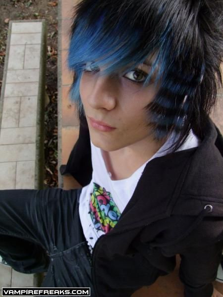 Emo Boy Haircut, Scene Boy Hair, Scene Kid Hair, Emo Haircut, Emo Hair Color, Scene Boy, Short Emo Hair, Emo Hairstyles For Guys, Scene Haircuts