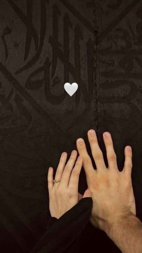 Umrah Couple Pics, Dp For Couples, Islamic Couple Wallpaper, Muslim Couple Wallpaper, Islamic Dp Quotes, Fesyen Islam, Mobile Phone Wallpaper, Islamic Wallpaper Iphone, Couple Pics For Dp