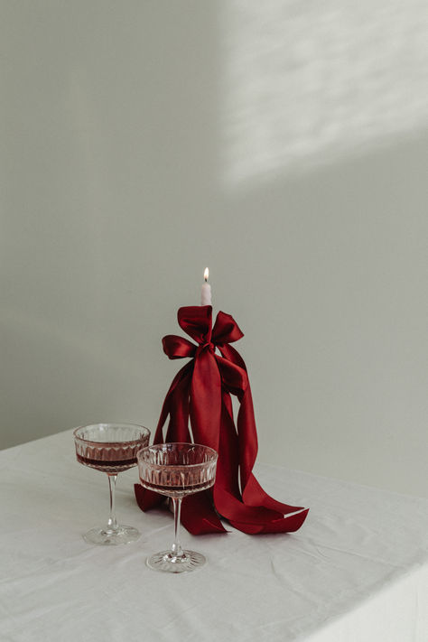 ribbon candle holder Christmas Collections Ideas, Candle Christmas Aesthetic, Romantic Christmas Wedding, Elegant Christmas Aesthetic, Romantic Red Aesthetic, Red Romantic Aesthetic, Christmas Photos Aesthetic, Romantic Christmas Aesthetic, Birthday Set Up Ideas At Home