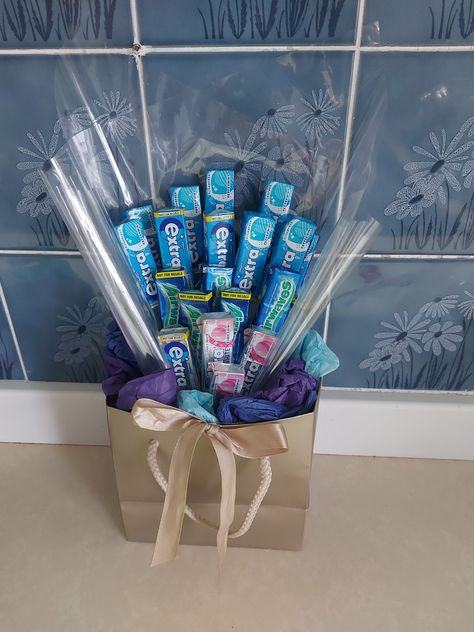 Extra chewing gum, airways gum. Gum Gift Ideas, Gum Bouquet, Extra Gum, Cars Birthday Party Disney, Candy Display, Color Party, Party Candy, Cars Birthday Parties, Cute Birthday Cakes