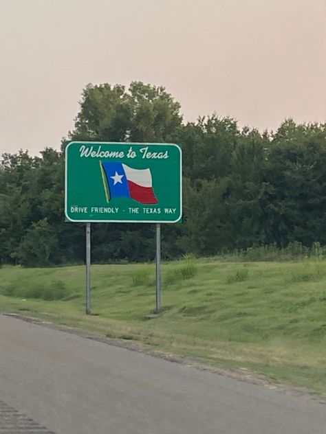 Move To Texas, Texas Quotes, Texas Signs, Usa Life, Corrugated Carton, Houston City, Moving To Texas, Dump Ideas, Busty Fashion