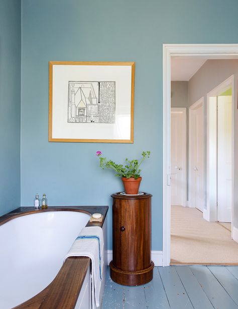 George Saumarez Smith house | House & Garden Dix Blue Farrow And Ball, Small Cottage Bedroom Ideas, Small Cottage Bedroom, Victorian Semi Detached House, Adam Architecture, Dix Blue, Small Bathroom Paint, English Houses, Painted Bathroom