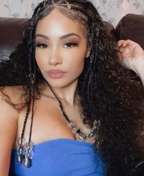 Braid Protective Hairstyles, Curly Hair Side Part, Hairstyles 4c, Curled Hair With Braid, Curly Braided Hairstyles, Latina Hair, Curled Hair, Cute Curly Hairstyles, Cute Braided Hairstyles