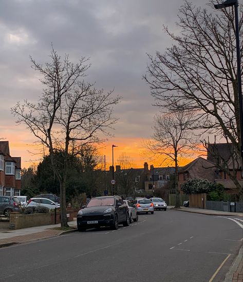 Uk Suburbs Aesthetic, London Suburbs Aesthetic, Uk Suburbs, Nature Snap, Aesthetic Landscapes, Random Vibes, Aesthetic London, Wallpaper Uk, Cozy Cafe